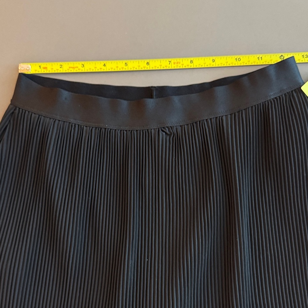 All in Motion Dark Pleated Mini Skort - Picture 8 of 8